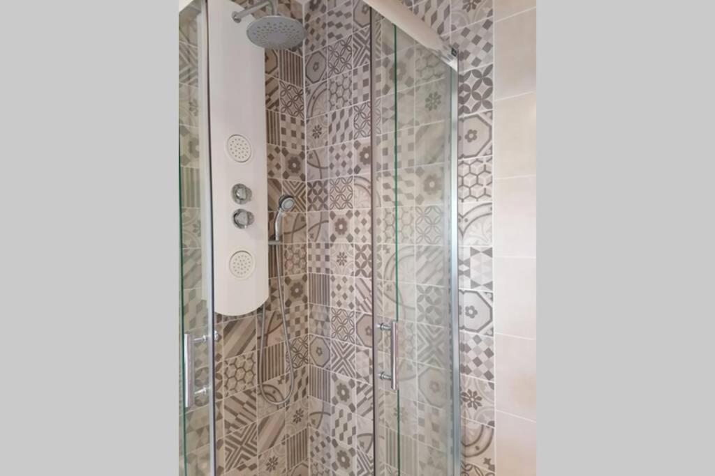 Les Etapes Chartraines Parking Wifi Jaccuzi Apartment Chartres Ngoại thất bức ảnh